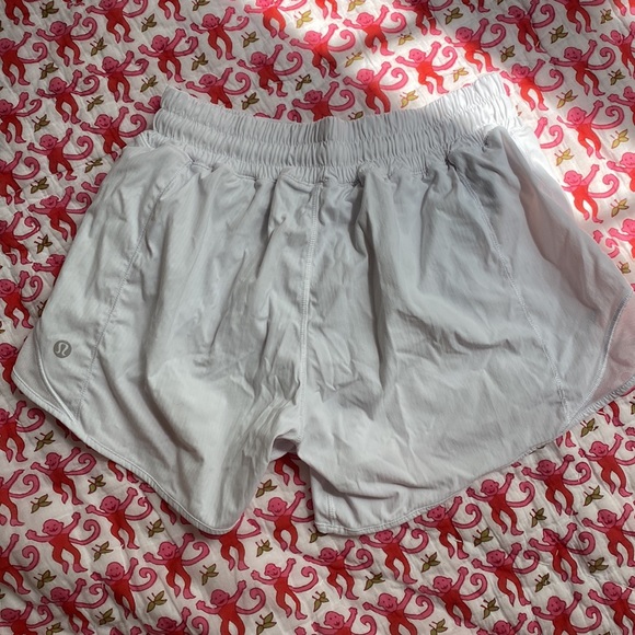LULULEMON 4inch shorts size 4 hotty hot - Picture 2 of 4